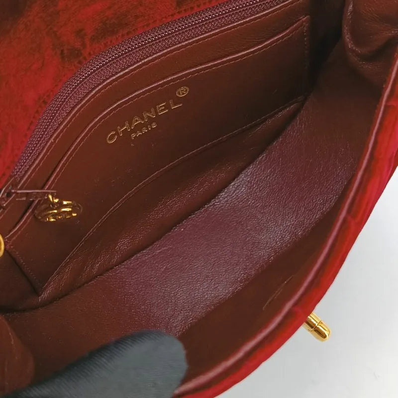 c452-chanel-vintage-red-velvet-gold-chain-half-moon-flap-bag
