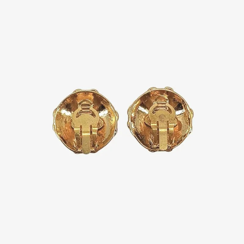 jt355-chanel-vintage-cc-round-gold-plated-clip-on-earrings