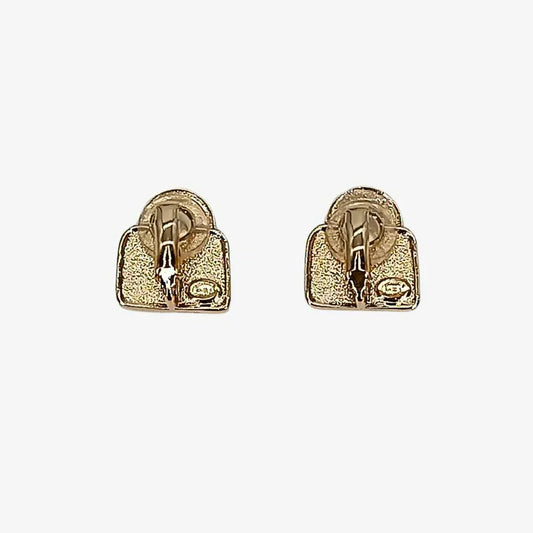 jw695-chanel-pink-crystal-cc-logo-pearly-white-handbag-shape-clip-on-earrings