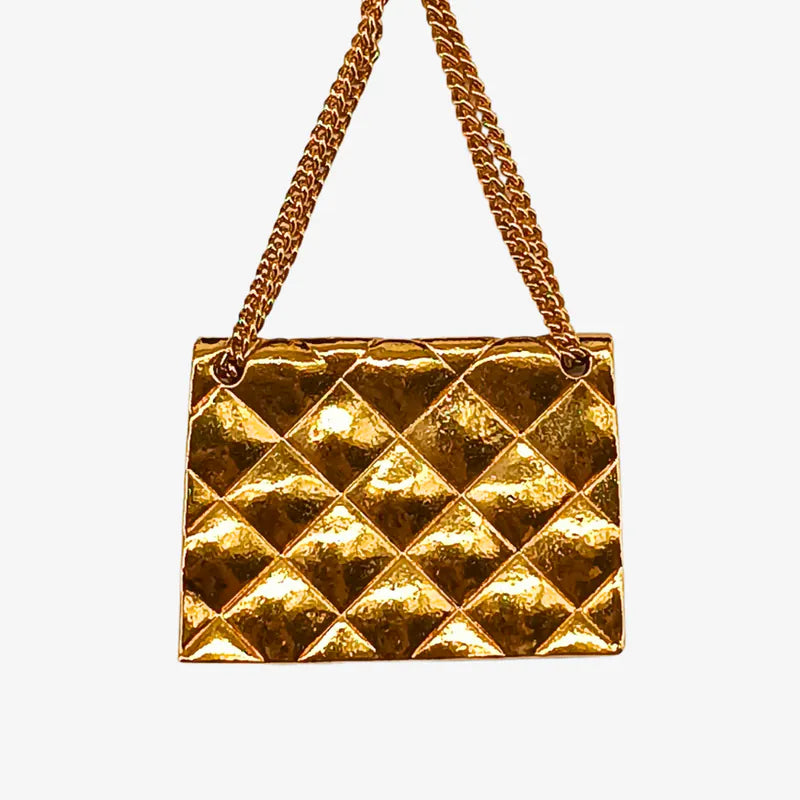 jw473-chanel-vintage-cc-coin-and-quilted-flap-bag-gold-plated-brooch