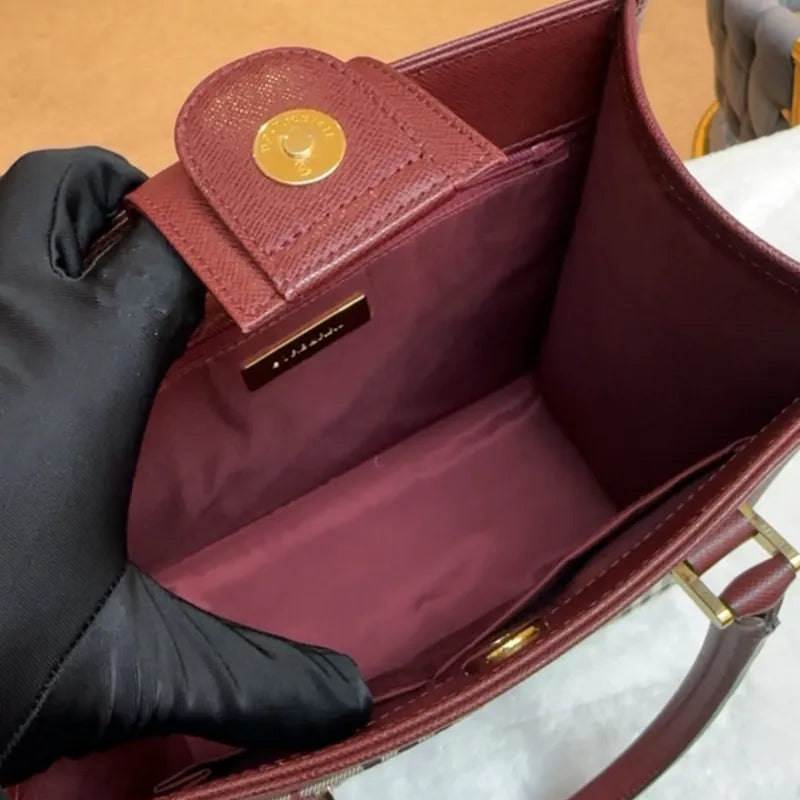 rb046-burberry-vintage-burgundy-handbag