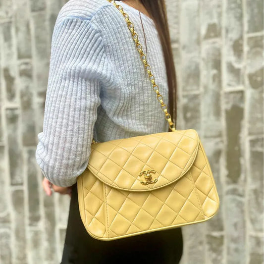 rb397-chanel-vintage-beige-lambskin-gold-chain-flap-bag