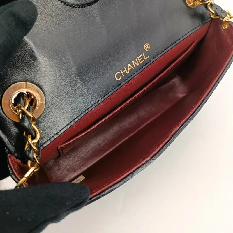 ra104-chanel-vintage-black-lambskin-pointed-flap-bag