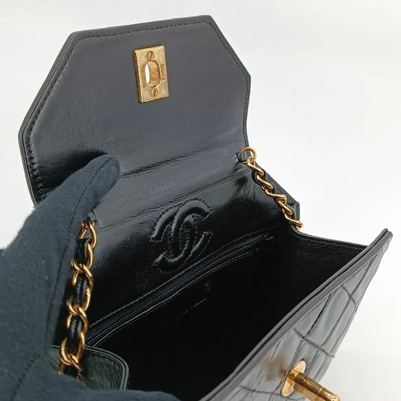 js689-chanel-vintage-black-lambskin-octagonal-flap-bag