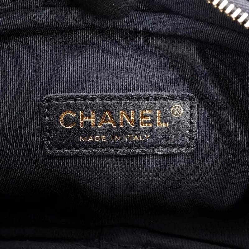 c325-chanel-navy-caviar-leather-camera-bag