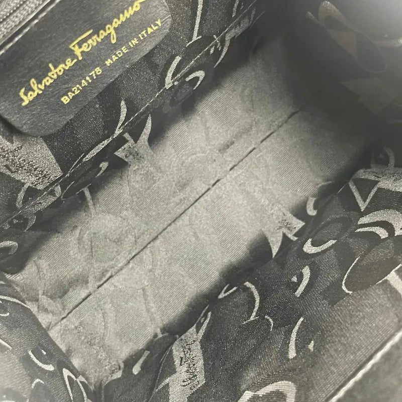 jx599-salvatore-ferragamo-vintage-black-vara-ribbon-handbag