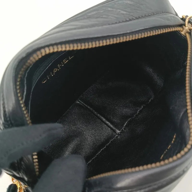 jt343-chanel-vintage-black-lambskin-gold-chain-tassel-camera-bag