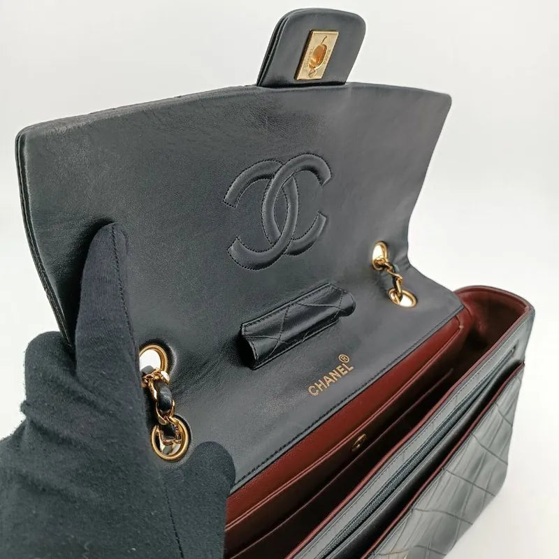 js552-chanel-vintage-black-lambskin-27cm-classic-flap-bag