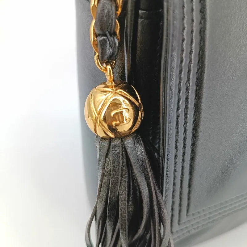 jr611-chanel-vintage-black-lambskin-camera-bag