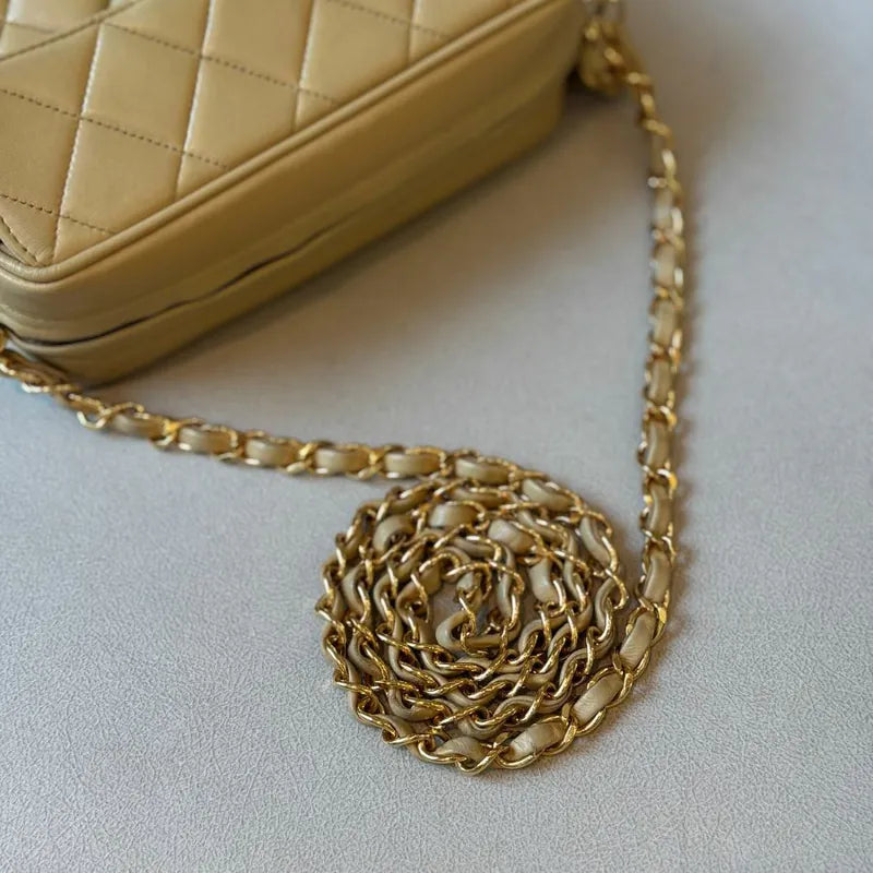 jw968-chanel-vintage-beige-lambskin-tassel-camera-bag