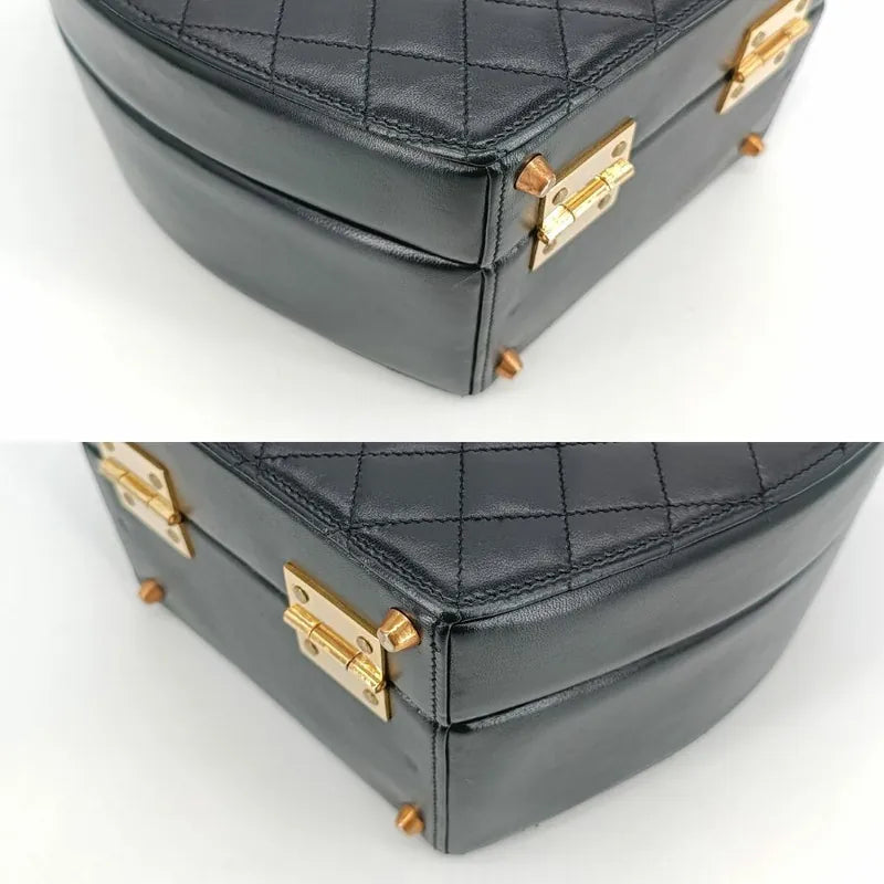 ra638-chanel-vintage-black-lambskin-quilted-vanity-case