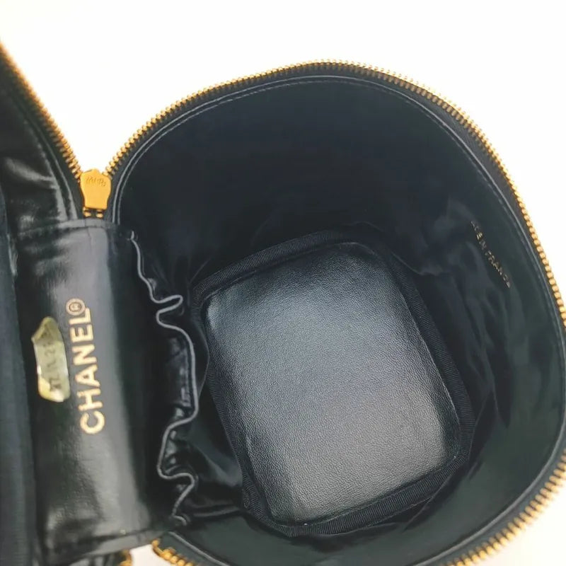 jt080-chanel-vintage-black-caviar-leather-cosmetic-bag
