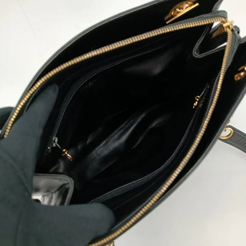 jt266-chanel-vintage-black-lambskin-embossed-logo-tote-bag