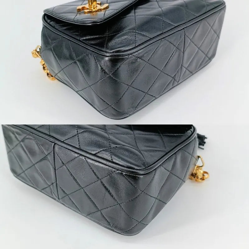 jt437-chanel-vintage-black-lambskin-gold-chain-camera-bag