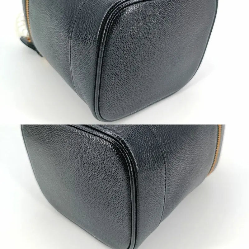 jt042-chanel-vintage-black-caviar-leather-cosmetic-bag