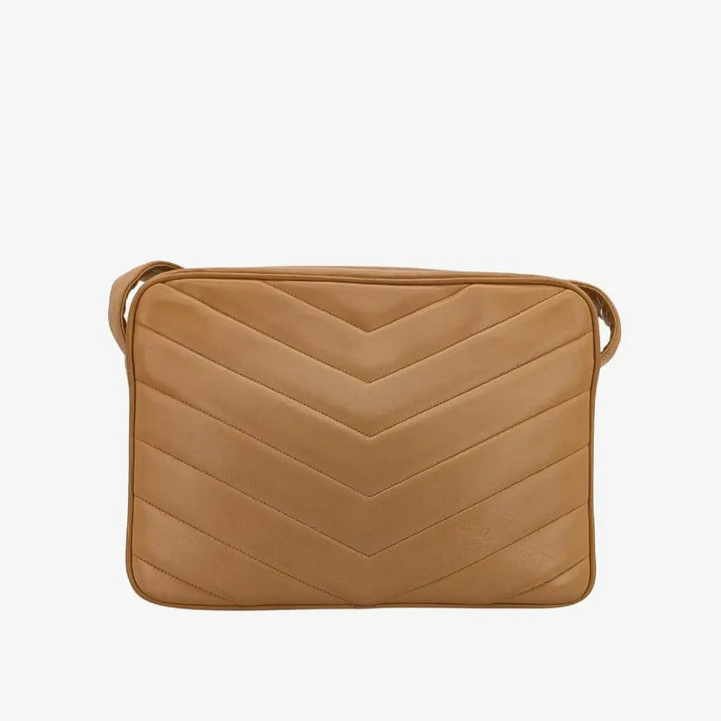 js935-chanel-vintage-beige-lambskin-chevron-camera-bag