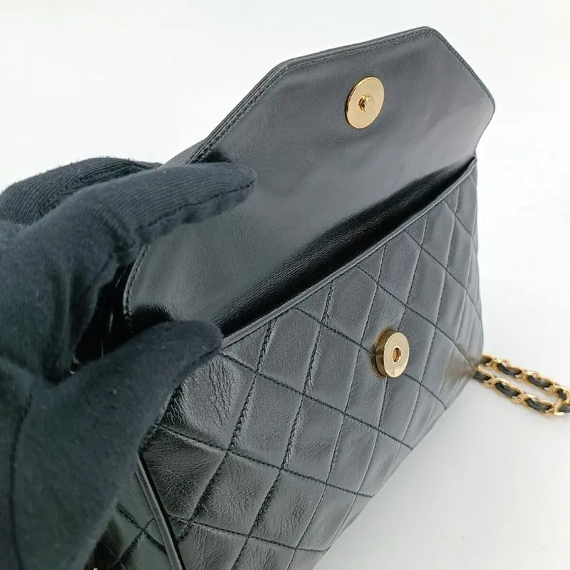 js916-chanel-vintage-black-lambskin-tassel-camera-bag