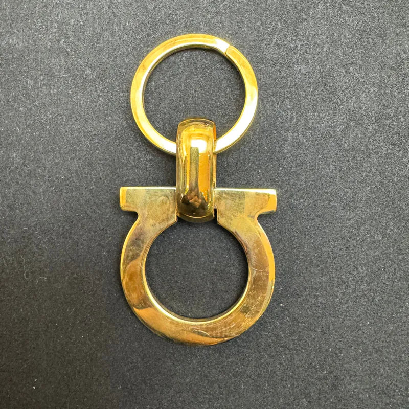 re058-salvatore-ferragamo-gold-key-ring