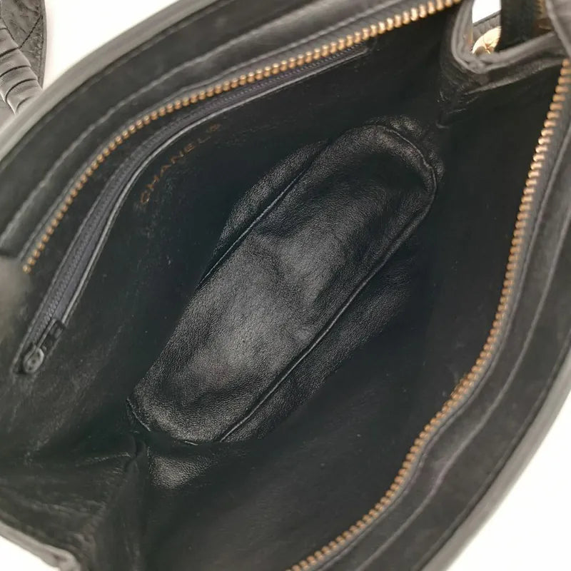 jw206-chanel-vintage-black-lambskin-tassel-camera-bag