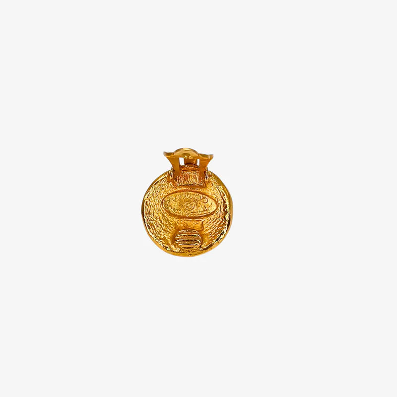 rc359-chanel-vintage-round-gold-plated-clip-on-earrings