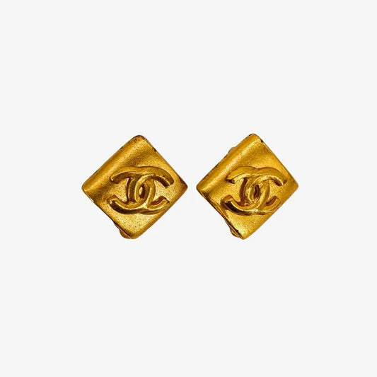 rb399-chanel-vintage-diamond-shape-gold-plated-clip-on-earrings
