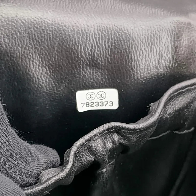 ra196-chanel-vintage-black-caviar-leather-cosmetic-bag