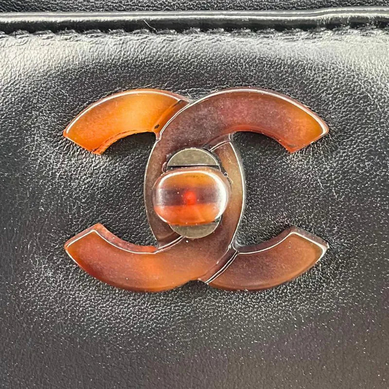 jw709-chanel-vintage-black-lambskin-tortoiseshell-handbag