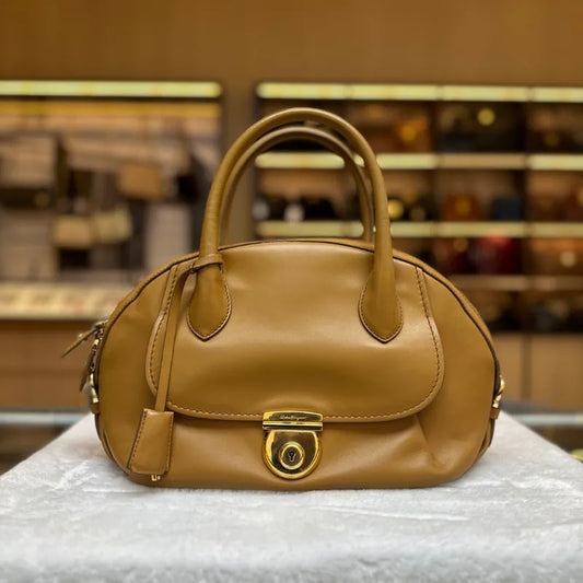 jx635-salvatore-ferragamo-vintage-khaki-leather-handbag