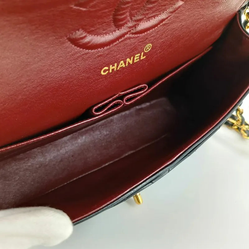 js520-chanel-vintage-black-lambskin-25cm-classic-flap-bag