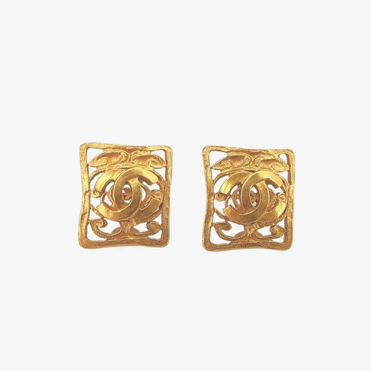 js999-chanel-vintage-cc-gold-plated-clip-on-earrings