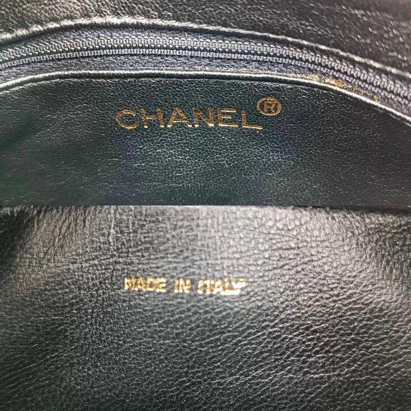 jr586-chanel-vintage-black-lambskin-tassels-gold-chain-camera-bag