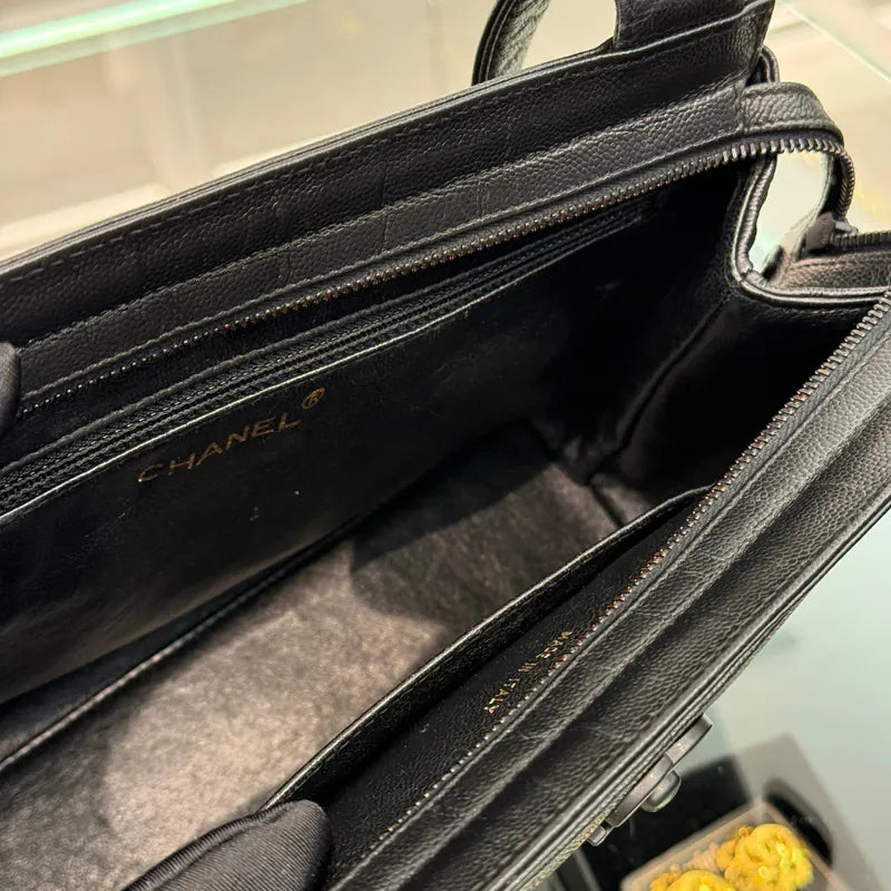 rc424-chanel-vintage-black-caviar-leather-shoulder-bag
