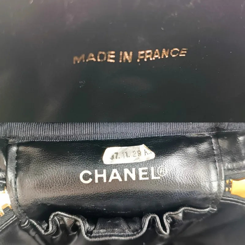 jt080-chanel-vintage-black-caviar-leather-cosmetic-bag