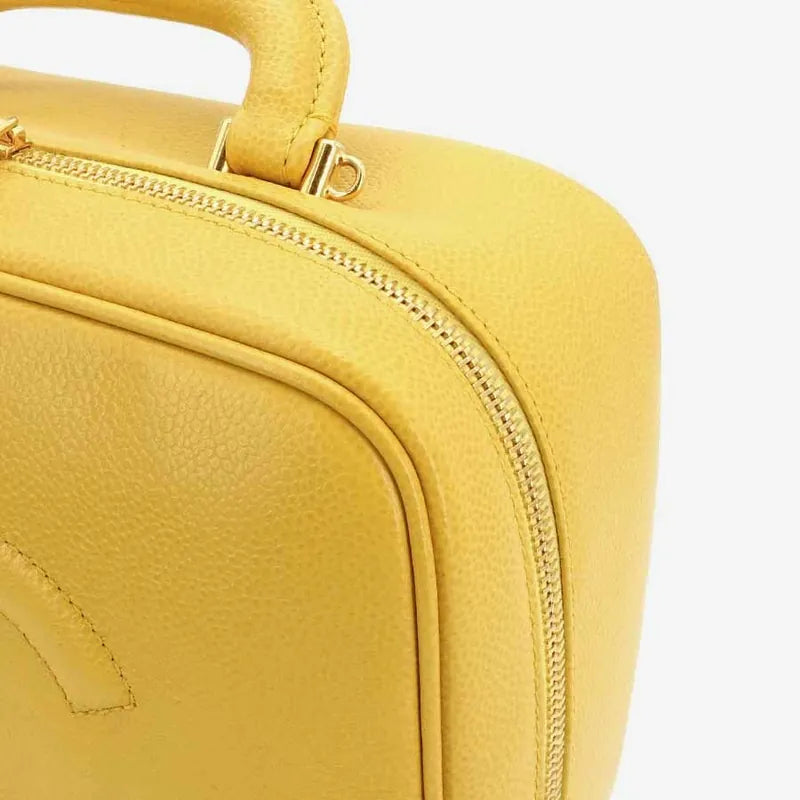 jr680-chanel-vintage-yellow-caviar-leather-cosmetic-bag