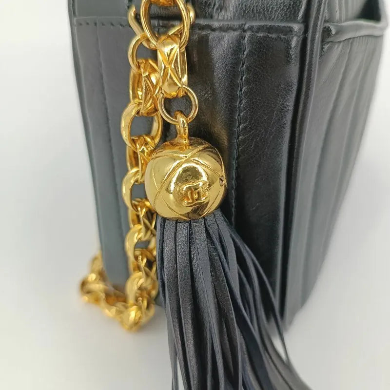jr886-chanel-vintage-black-lambskin-tassels-gold-chain-camera-bag