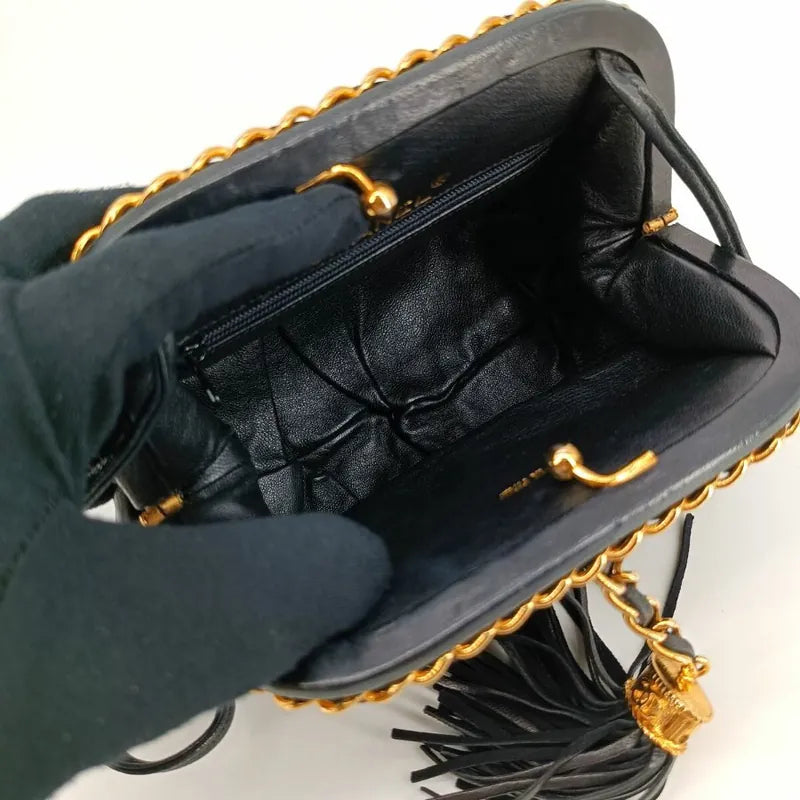 jt399-chanel-vintage-black-lambskin-shoulder-bag