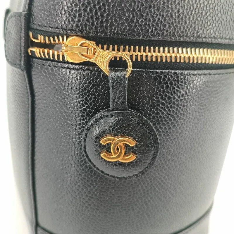 jt080-chanel-vintage-black-caviar-leather-cosmetic-bag