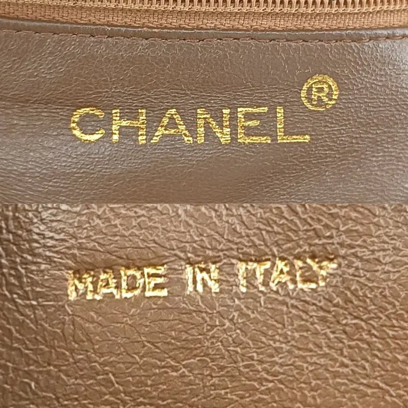 ra422-chanel-vintage-grey-lambskin-oval-camera-bag
