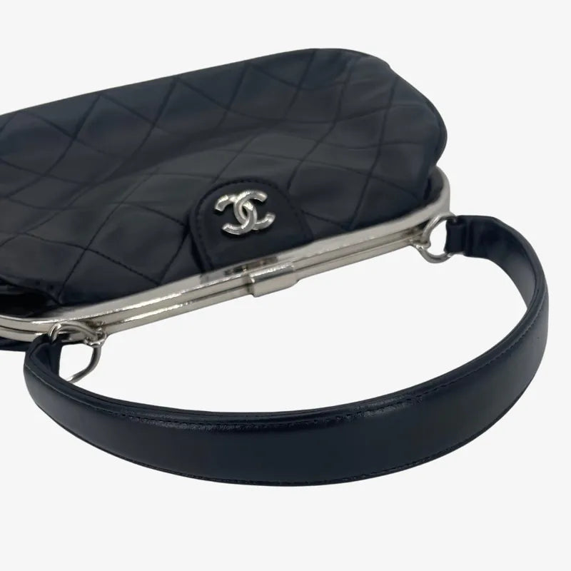 jx723-chanel-vintage-black-lambskin-quilted-kisslock-handbag