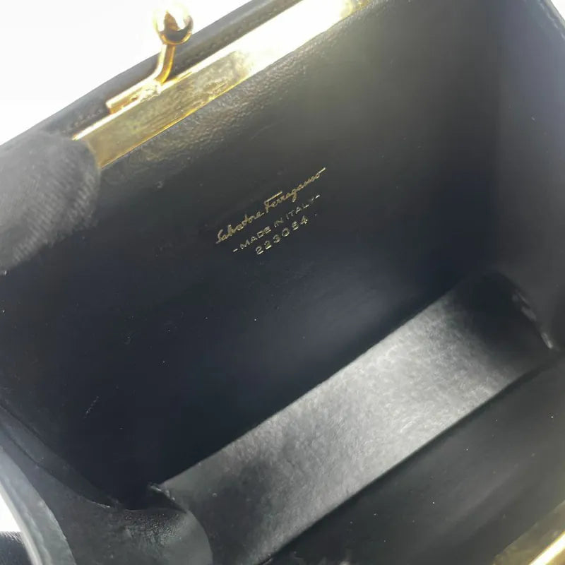 jx698-salvatore-ferragamo-vintage-black-vara-ribbon-shoulder-bag