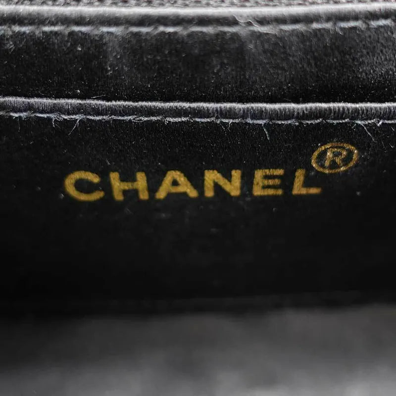 js074-chanel-vintage-black-satin-gold-chain-19cm-diana-flap-bag