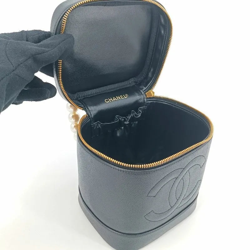 jt428-chanel-vintage-black-caviar-leather-cosmetic-bag