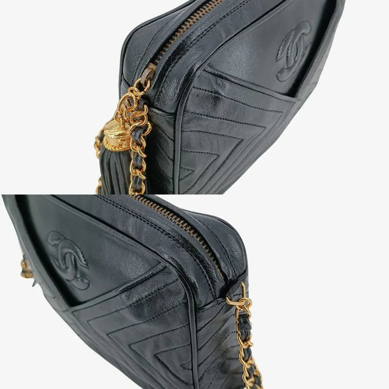 js938-chanel-vintage-black-lambskin-chevron-camera-bag