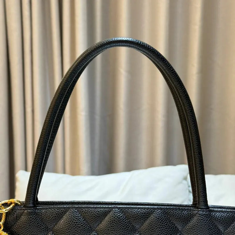 rb989-chanel-vintage-black-caviar-leather-1804-tote-bag