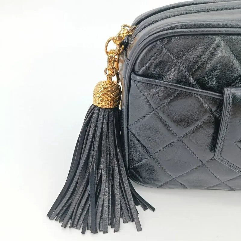 jt343-chanel-vintage-black-lambskin-gold-chain-tassel-camera-bag
