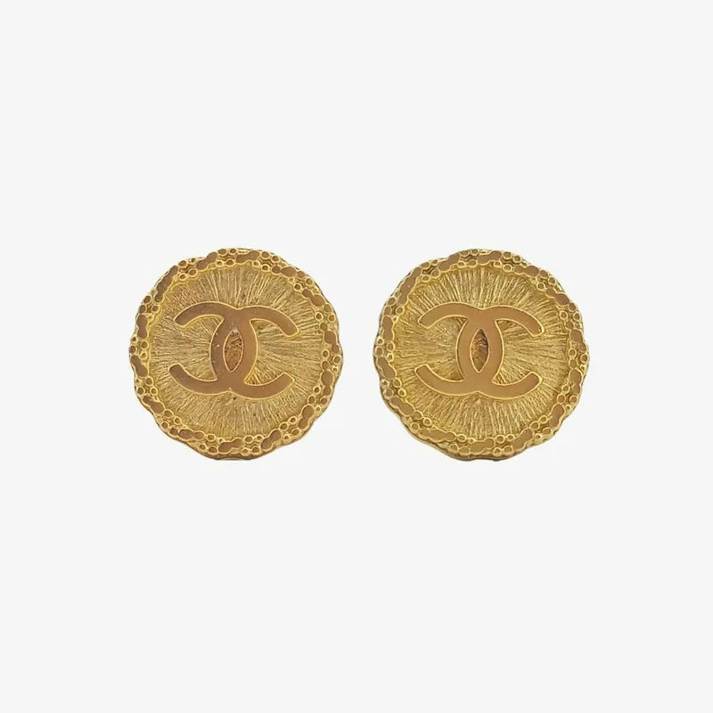 js952-chanel-vintage-cc-round-gold-plated-clip-on-earrings