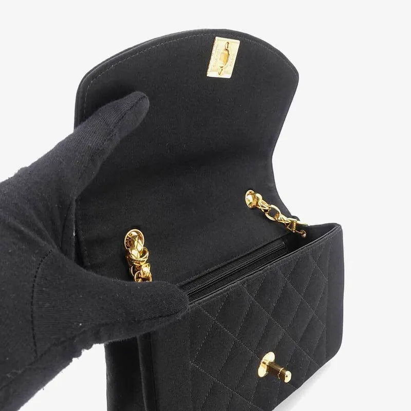 js074-chanel-vintage-black-satin-gold-chain-19cm-diana-flap-bag