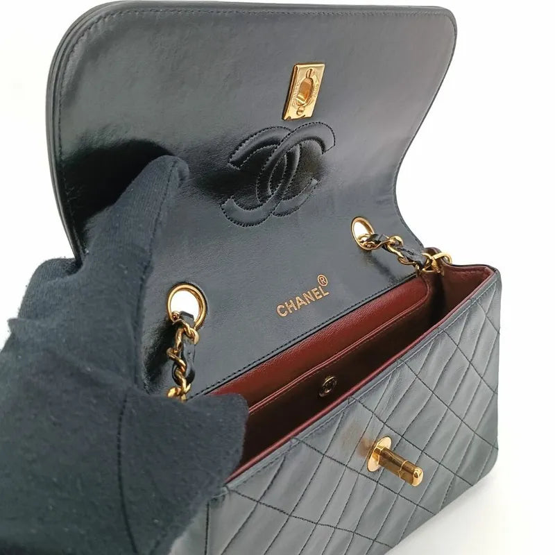 jr916-chanel-vintage-black-lambskin-quilted-flap-bag