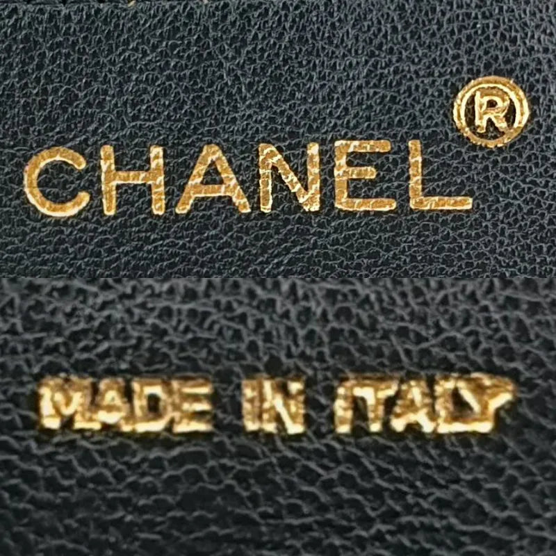 js938-chanel-vintage-black-lambskin-chevron-camera-bag