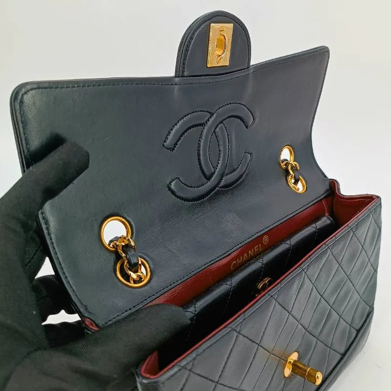 ju697-chanel-vintage-black-lambskin-quilted-flap-bag